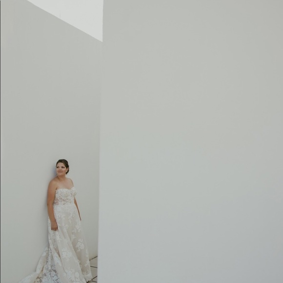 Meet your Posher, Gabrielle - Picture 1 of 1